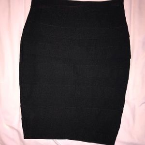 🌸 Black Pencil Skirt